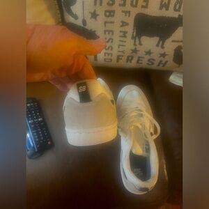 Nike SB Alleyoops, white/white/black. Preowned, great condition. Size 10mens